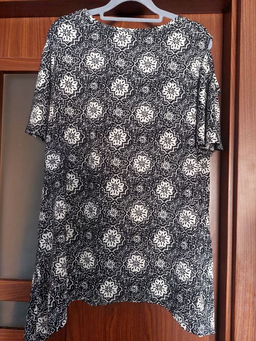 Śliczna bluzka z wyciętymi ramionami