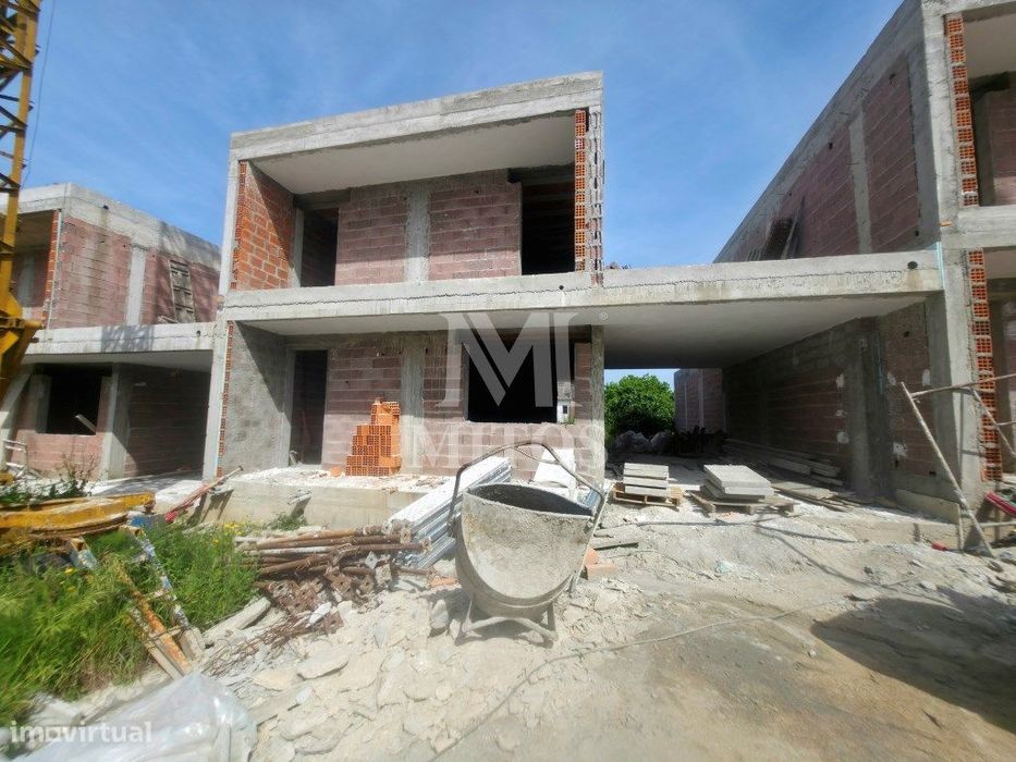 Moradia T3 em construção situada na Correlhã - Ponte de Lima