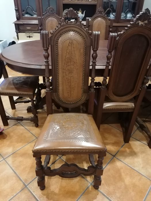 Mesa de jantar + conjunto de 8 cadeiras