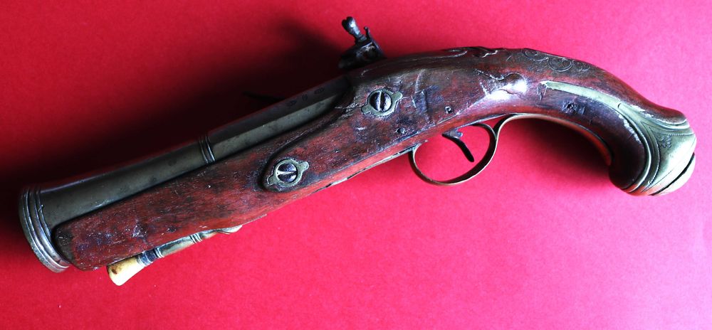 Pistola de pederneira com cano boca de sino, de RICHARDS, London, rara