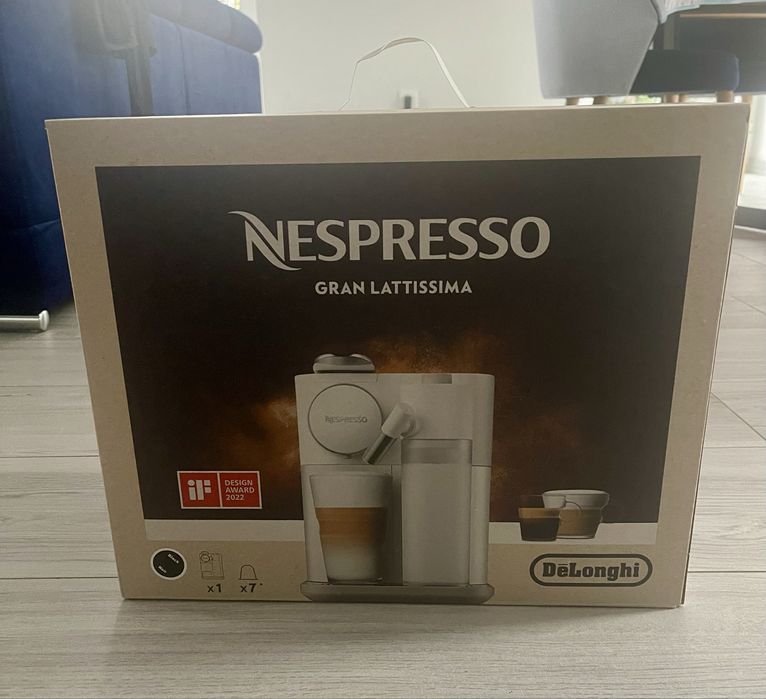 Maquina de cafe Nespresso Gran Lattissima nova