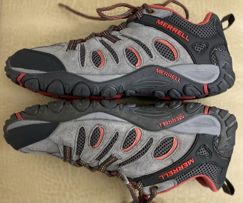 Кросівки MERRELL.
