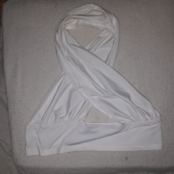 Top branco , aberto atrás