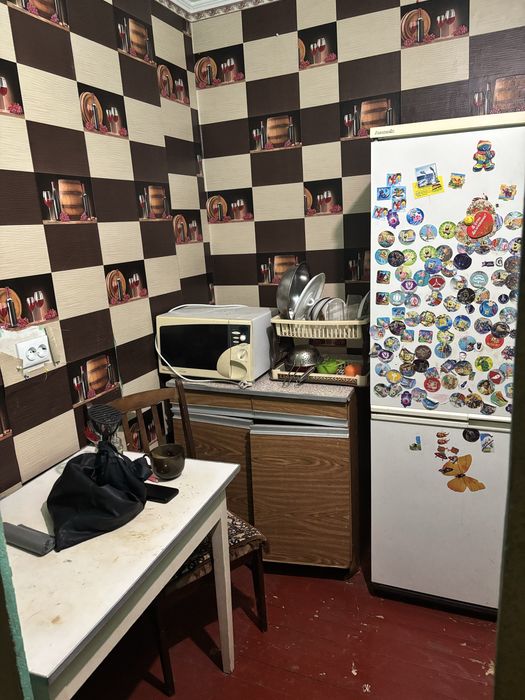 Здається кімната в гуртожитку