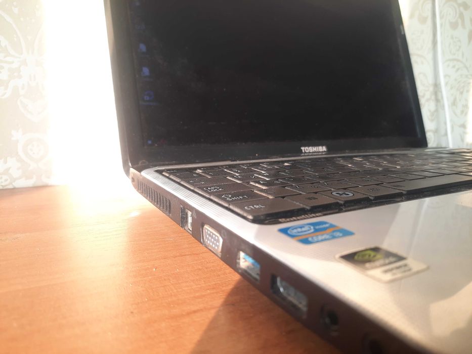 ноутбук в 4 ядра, функциональный и быстрый, 1 гб видеокарта