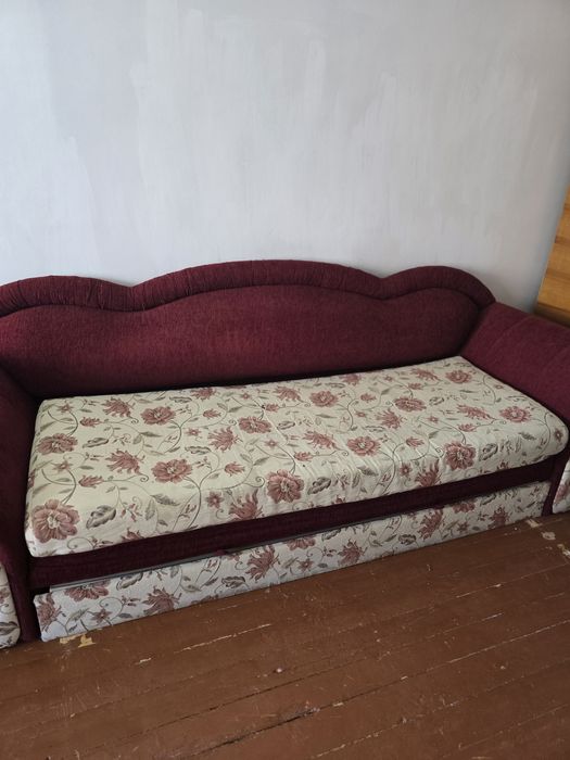 Продам диван і крісло
