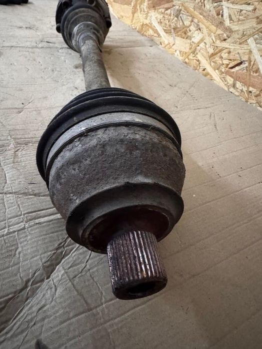 Приводний вал передній правий (піввісь) Volkswagen T4 1.9 TD 1990-2003