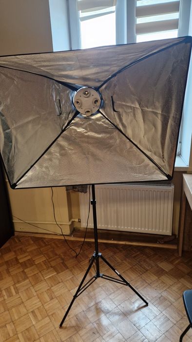 Zestaw oświetlenia studyjnego – softbox 4x85W + statywy