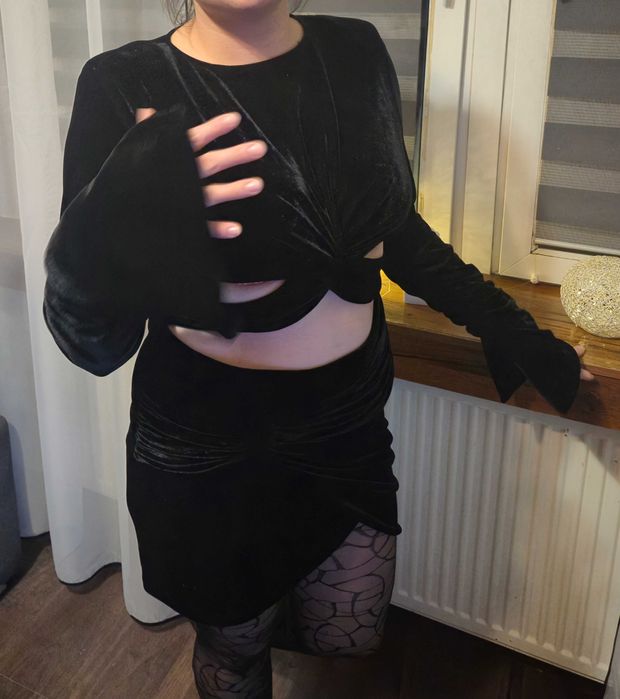 Sukienka welurowa czarna XL Pretty Little Thing