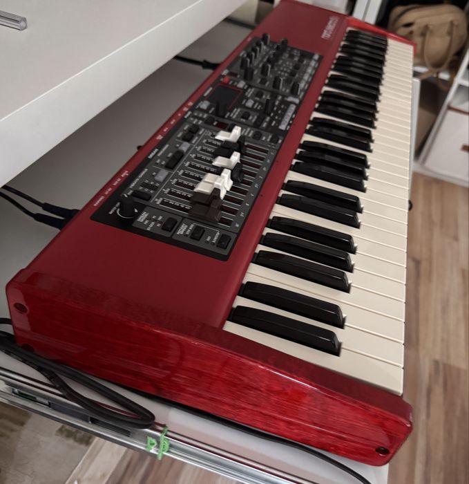 Nord Electro 5D 61   Super stan,