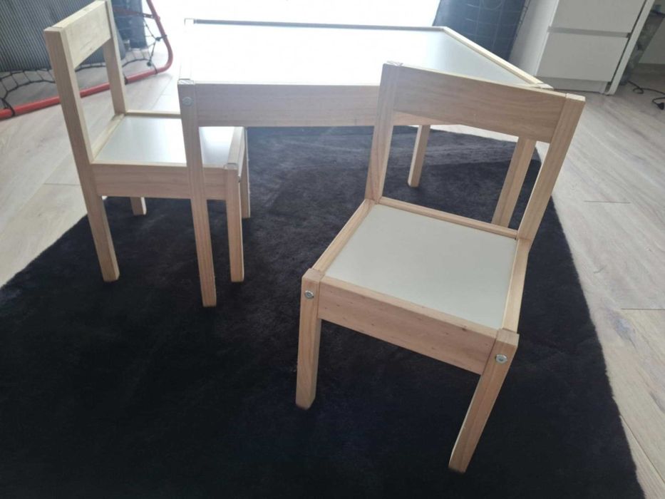 Stolik i 2 krzeselka