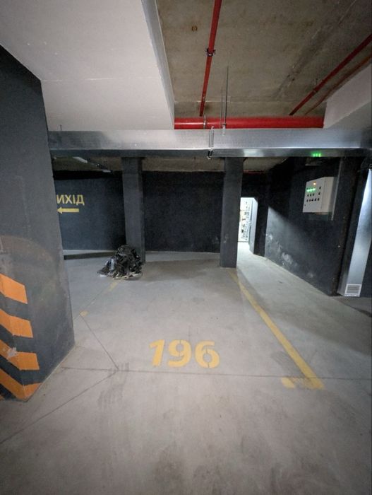 Продам паркомісце в ЖК Липки