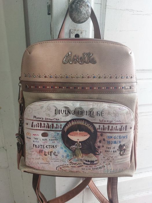 Mochila Anekke como nova