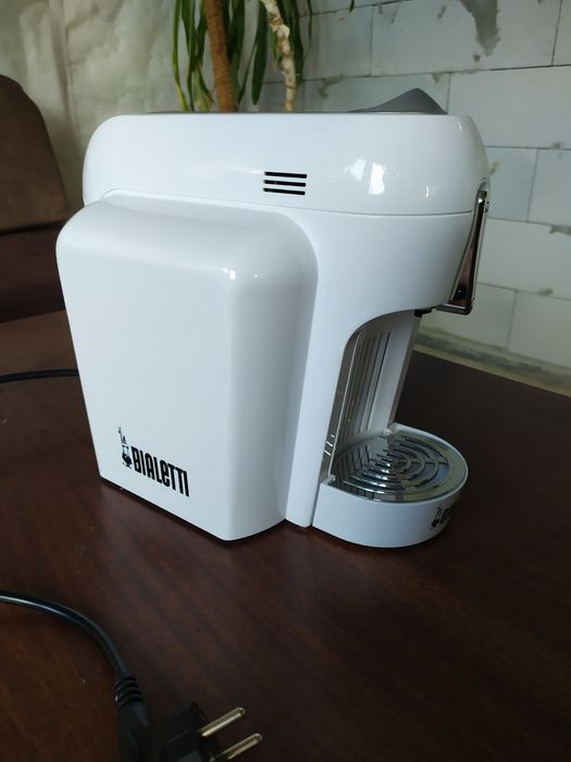 Капсульна кофе машина Bialetti.