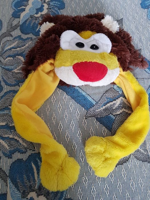 Czapka z wizerunkiem lwa