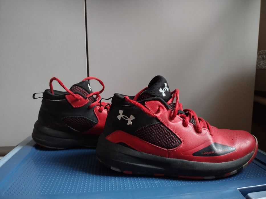 Buty Under Amour 35      22 cm