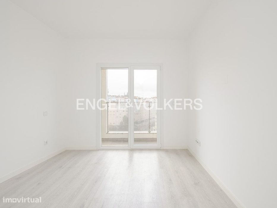 Apartamento T2 com Terraço em Santa Marta do Pinhal, Corroios — Corroios, Setúbal