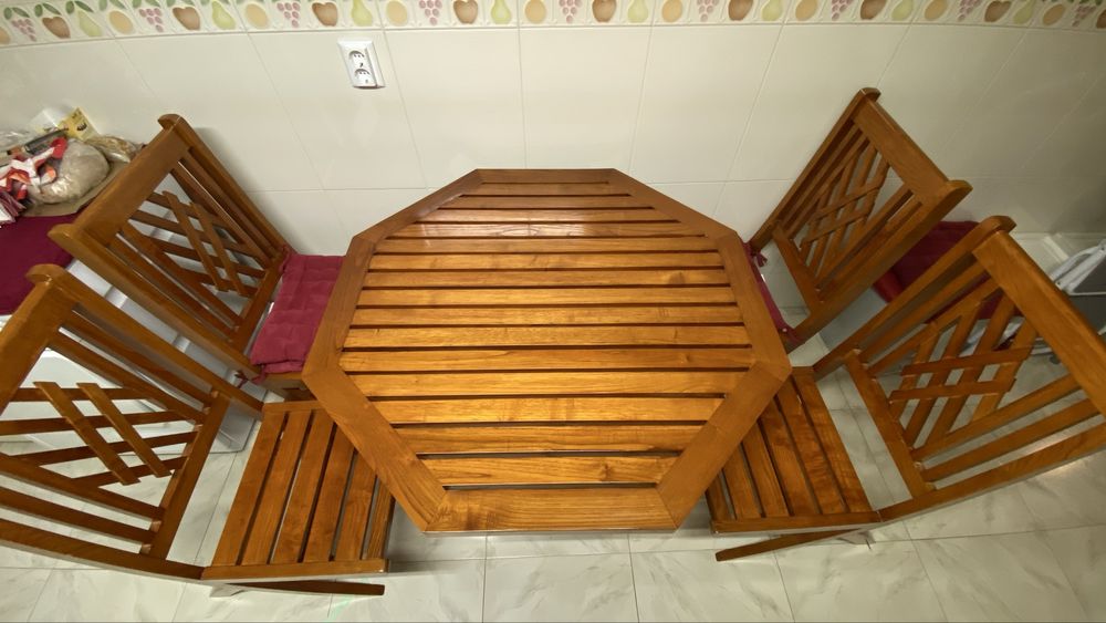 Mesa e 4 cadeiras em madeira de carvalho