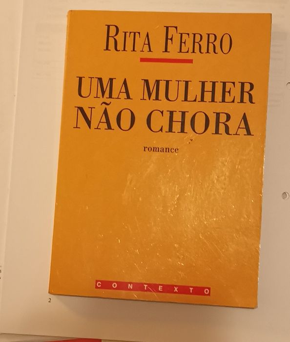 Livro  Uma mulher não chora