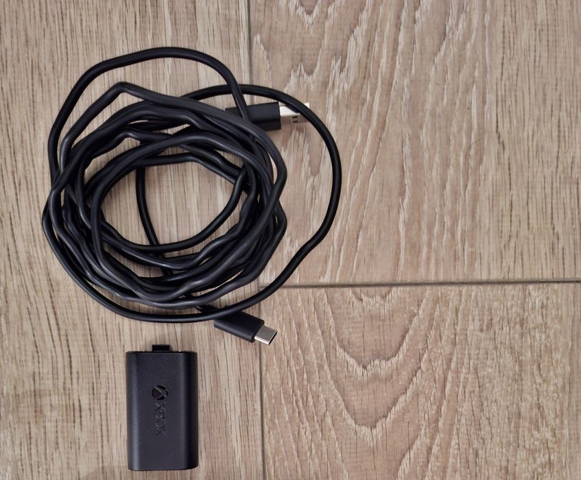 Xbox series X 1TB SSD + bateria de comando + 1 comando extra