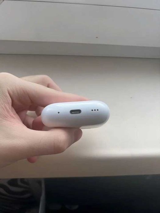 Нові навушники AirPods Pro 2