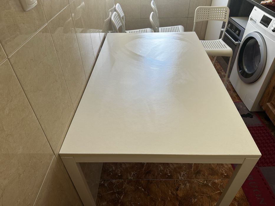 Vendo mesa ikea branca com 6 cadeiras.