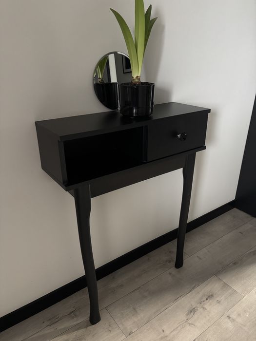 Komoda na dwoch nozkach