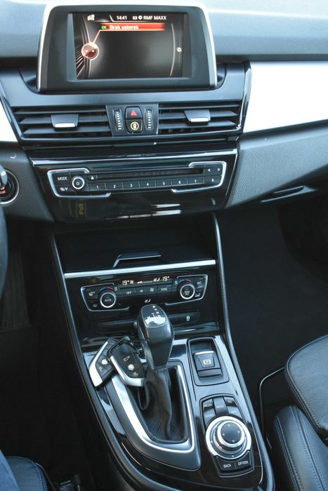 BEZWPADKOWE BMW 218d 2015r Active Tourer Skóra Panorama Nowe Opony