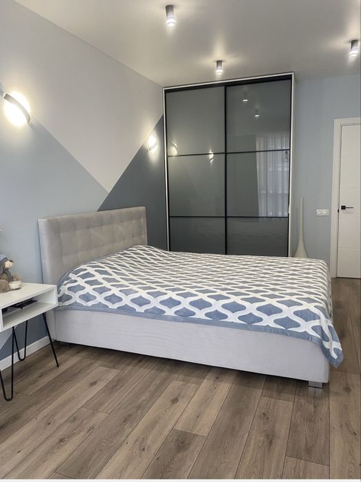 Продам 2 кімнатну квартиру з дизайнерським ремонтом 76м2. Кладова в ціні