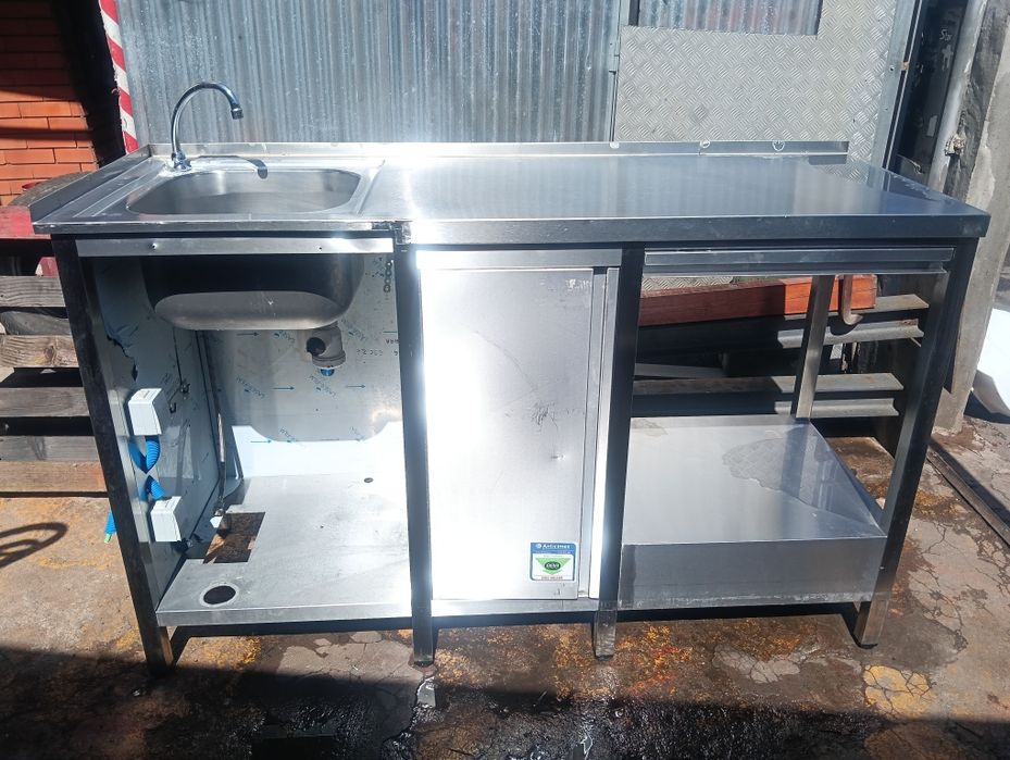 Banca de inox com pio e mesa extensível