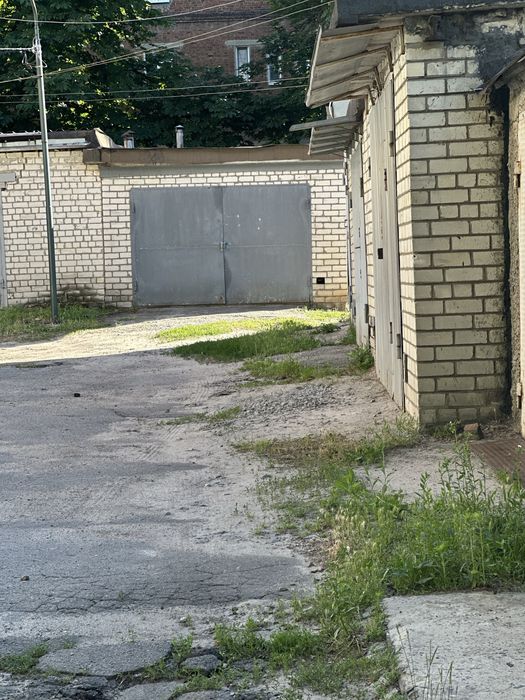 Продам капітальний цегляний гараж у центрі Харкова