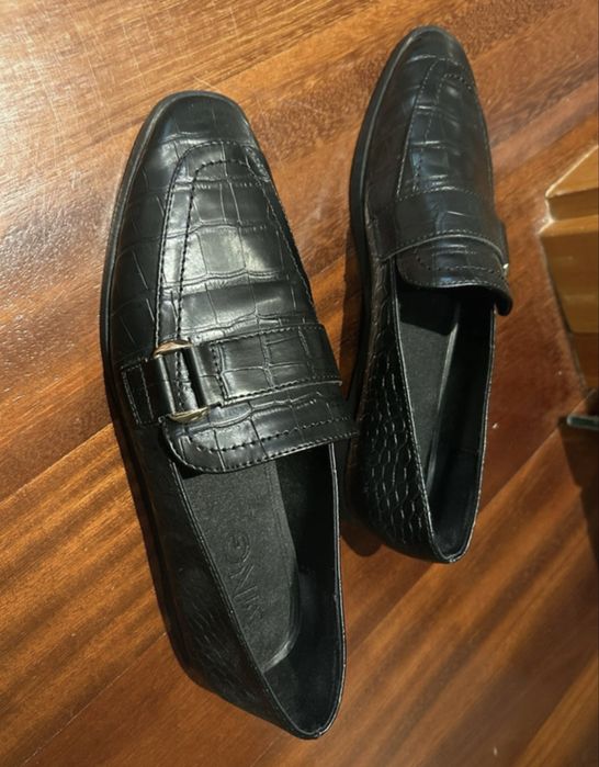 Sapatos pretos Mango