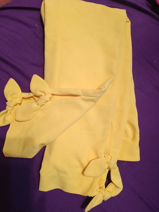 Calça Zara tamanho M efeito laço em.baixo