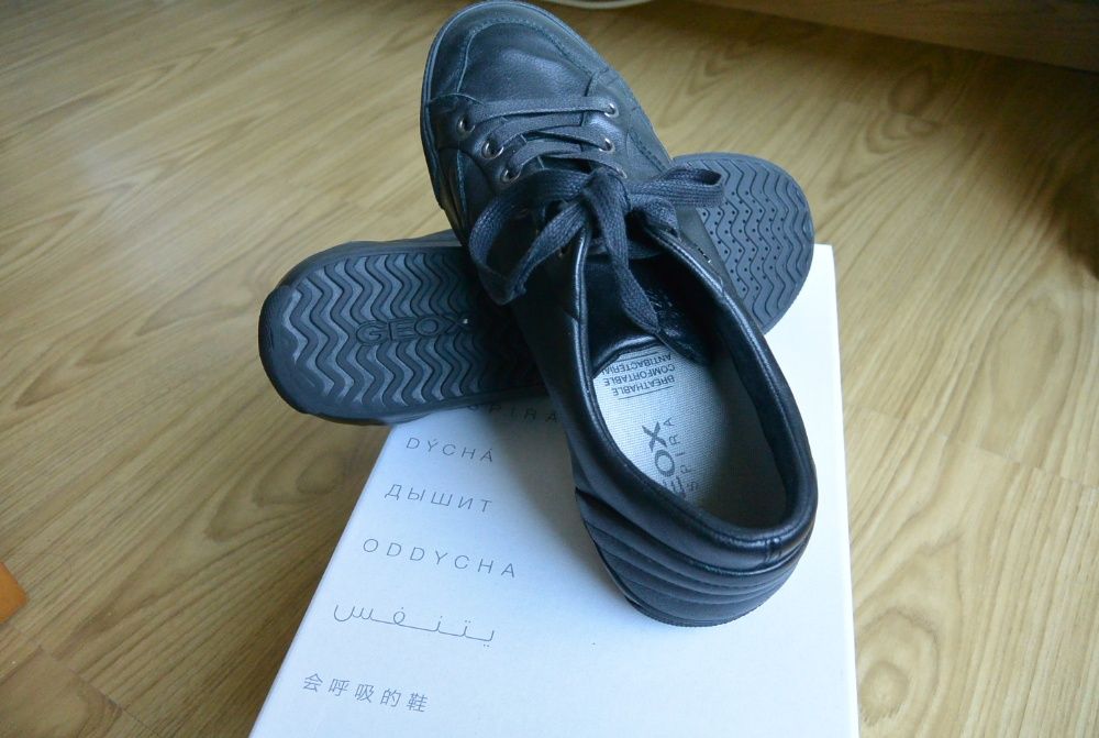 Sapatilhas em pele Geox