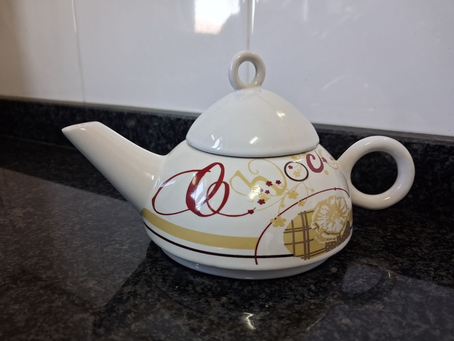 Conjunto chá (bule e chávena)