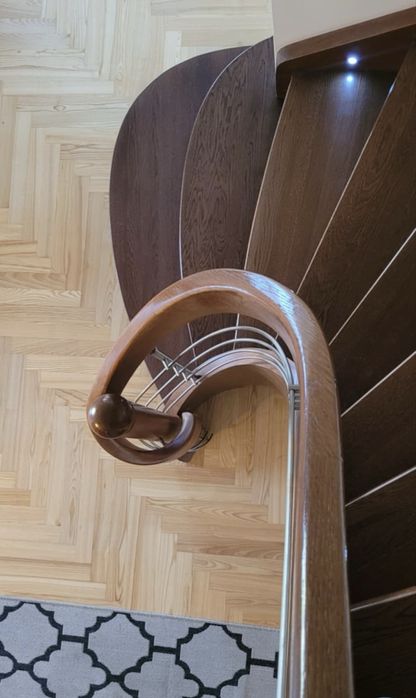 Schody dębowe wewnętrzne