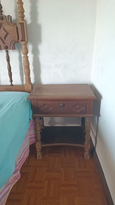 Móvel antigo - conjunto quarto cama armário