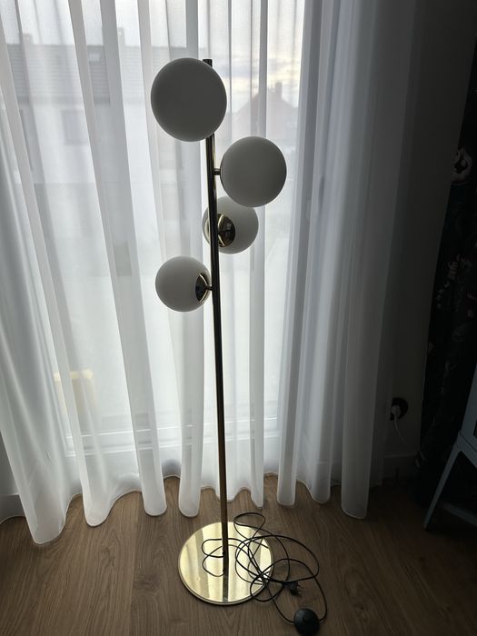 Lampa stojaca zlota z kulami