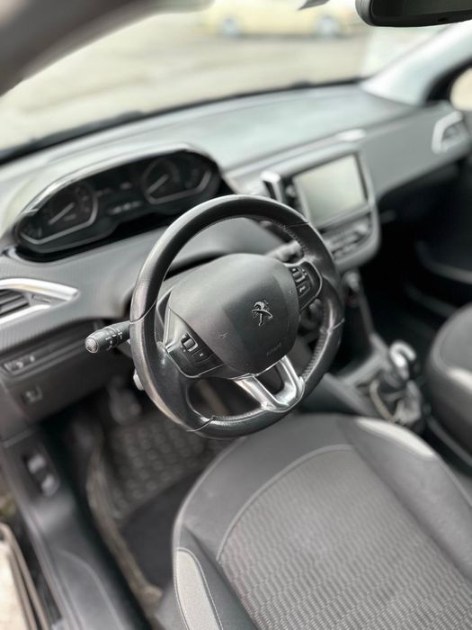 Peugeot 208 — fotografia 3