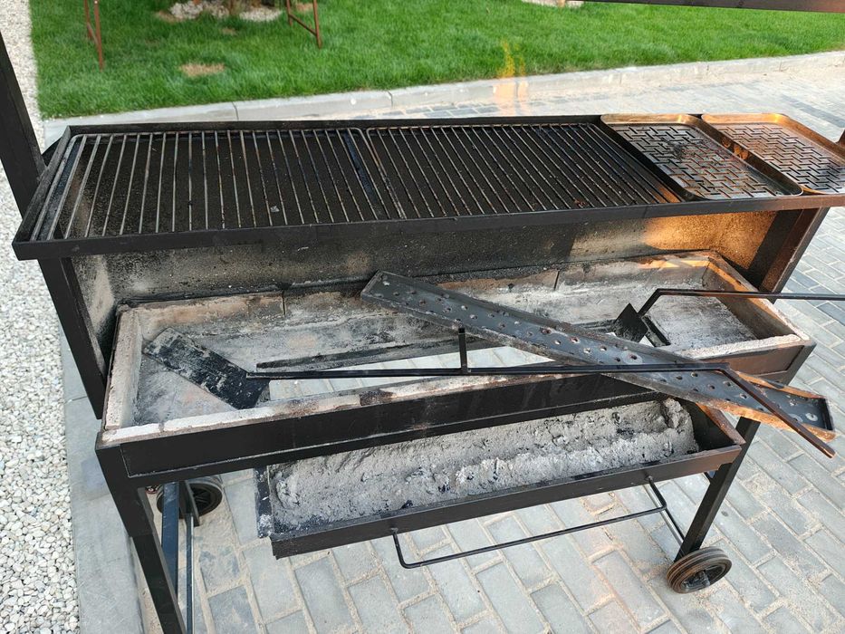 Grill ogrodowy węglowy na kółkach własnej konstrukcji