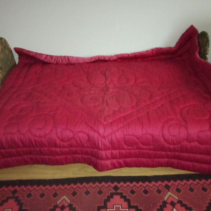 Атласна ватна ковдра - 1,95м. × 1,60м.. Товщина - 3-4см.
