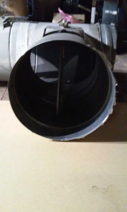 Trójnik z 2 przepustnicami wentylacyjnymi Ø (fi) 315 mm i redukcją