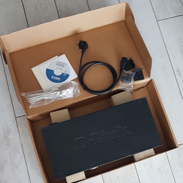 Комутатор світч DES-3028 D-Link свитч