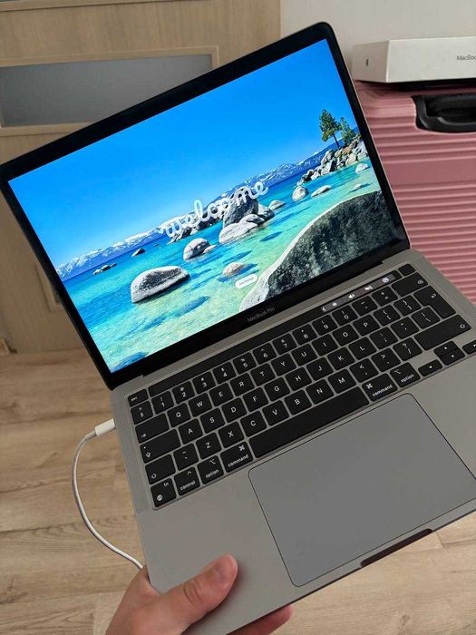 MacBook Pro 13" M2 (2022) — Touch Bar, bateria 91%, komplet + paragon