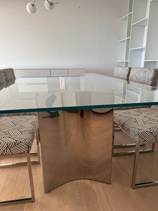 Mesa de jantar de vidro de 220x120cm com pés em inox (Interdesign)