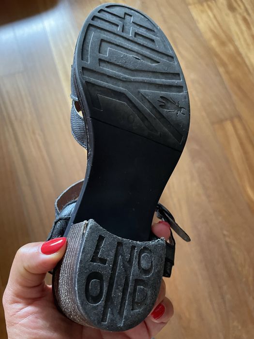 Sandálias Fly London