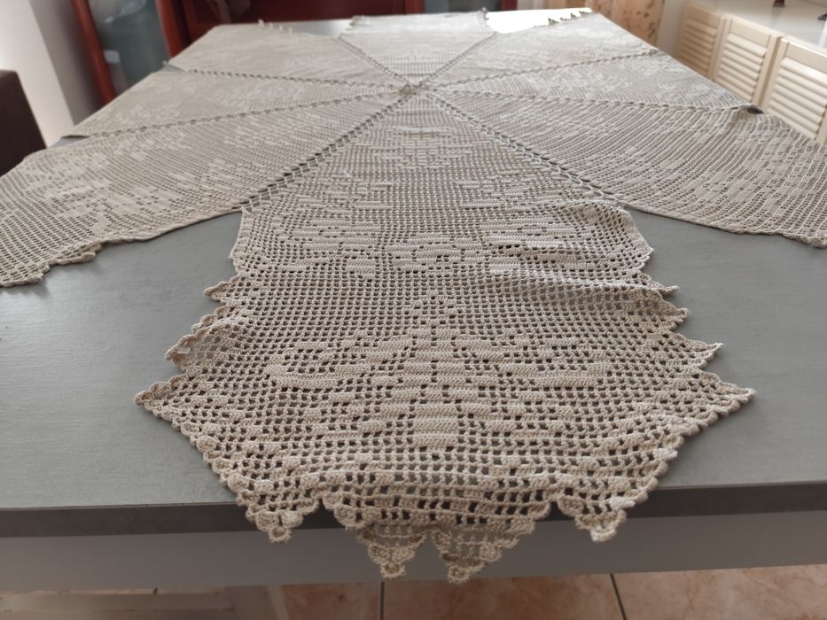 Toalha de Mesa Redonda 100% Feita à Mão em Crochê