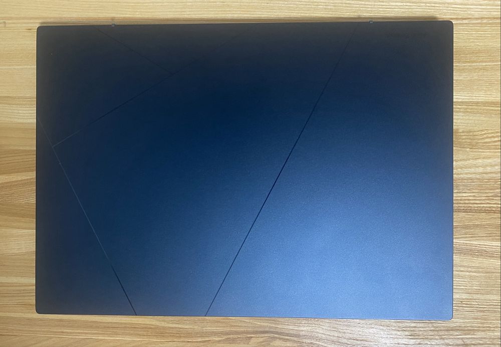 Asus ZenBook Q409ZA | i5-1240p | Iris | OLED | 8 gb | ssd 256 gb