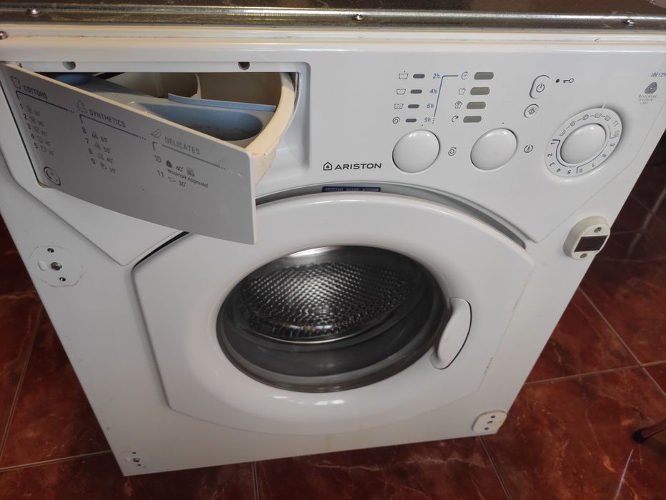 Стиральная машина встраиваемая Ariston LBE 129 Italy под ремонт