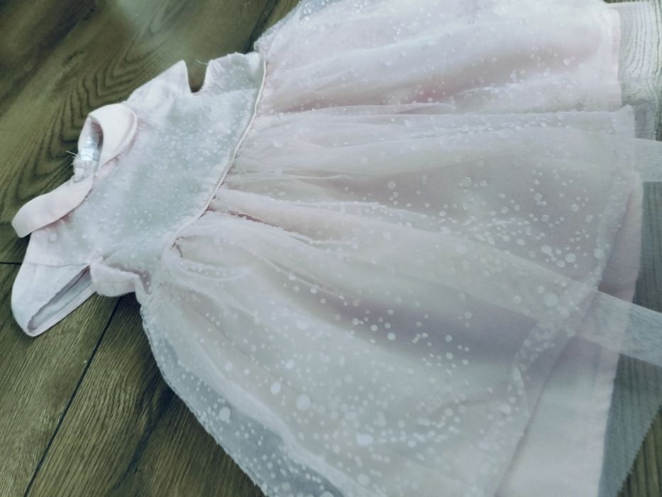 Piękna sukienka wizytowa tiul 80